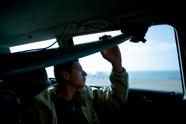 Gaza, Yosef Abu Ghanem goes surfing by car