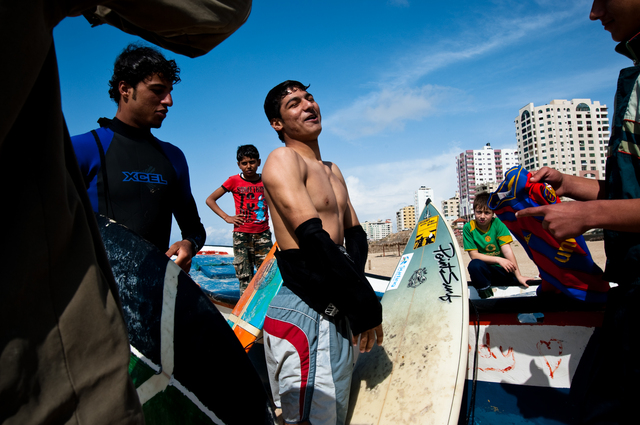Gaza, Ibrahim Arafat changes after having surfed