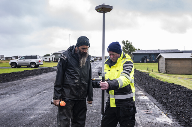 Vik (Iceland): Andrei Babut, a 43-year-old Romanian from Arad (on the left), is working alongside an Icelandic labourer on roadworks. Andrei has been in Iceland for three years, although his family – his wife and two children – have decided to return to Romania because it is too cold. In the village of Vik, 68 per cent of the inhabitants are of foreign origin.
