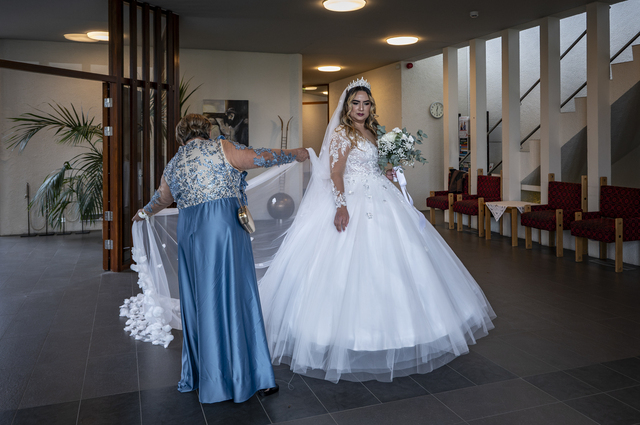 Reykjavik (Iceland): Deisy Duran, a 29-year-old Venezuelan, is entering Bústaðakirkja, where she is to marry Einar Sigurðsson, a 33-year-old Icelander. Deisy met Einar online, on the dating site Bumble, and they then met in person and fell in love on 21 October 2023. In 2024, she moved to Iceland permanently.