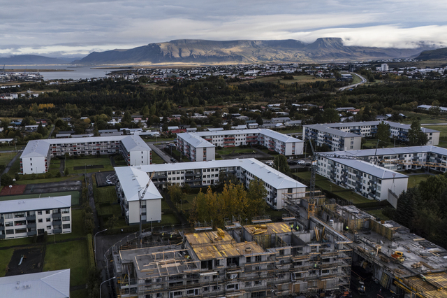 Reykjavik (Iceland), a view of the working-class neighbourhood of Bakkar, to the east of the historic centre, showing a new housing development under construction. Built between the late 1960s and the 1970s, Bakkar is one of Reykjavík’s lowest-income working-class neighbourhoods, home to immigrant families as well. New homes are being built in the capital, but the city continues to face a severe shortage of affordable housing.