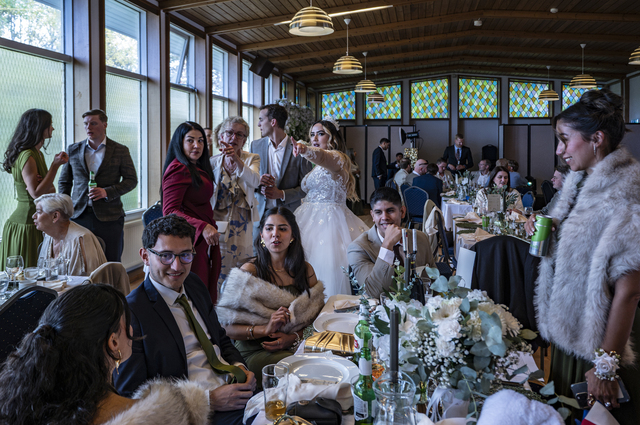 Reykjavik (Iceland): Deisy Duran, a 29-year-old Venezuelan, is chatting with some of the guests at her wedding in a hall at the Hjálparstarf kirkjunnar association. Deisy has just married Einar Sigurðsson, a 33-year-old Icelander: she met him online on the dating site Bumble, and they then met in person and fell in love on 21 October 2023. In 2024, she moved to Iceland permanently.